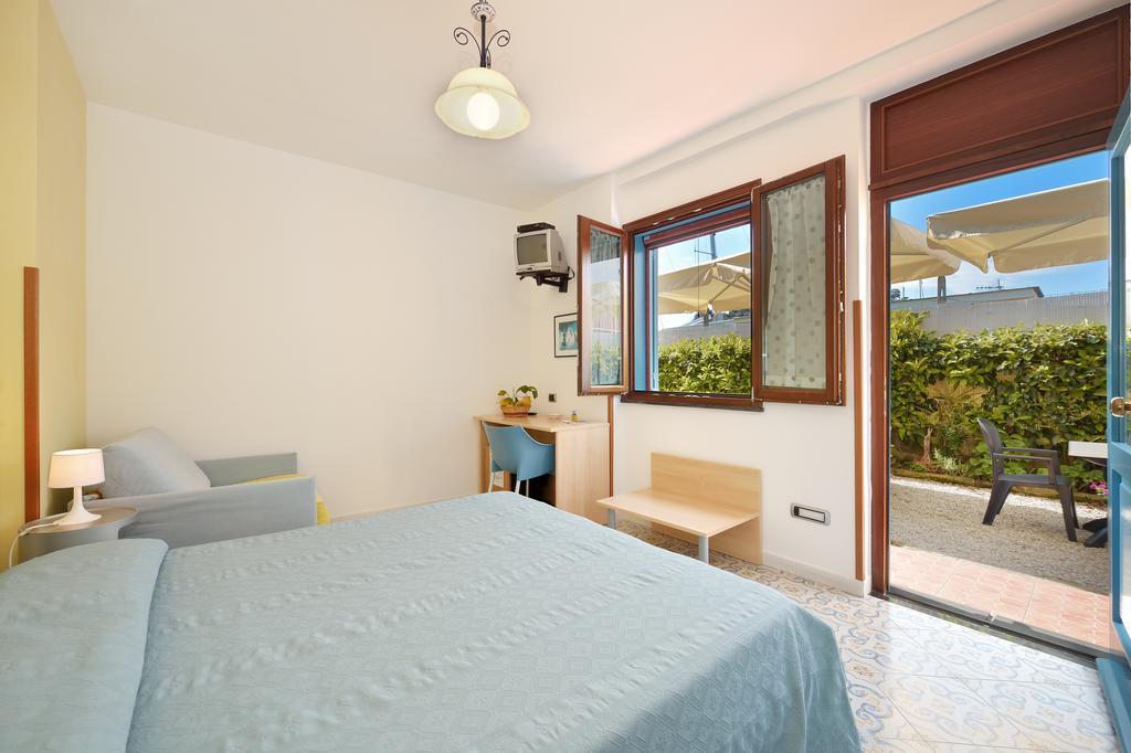 Bed and Breakfast La Capannina Прочида Номер фото